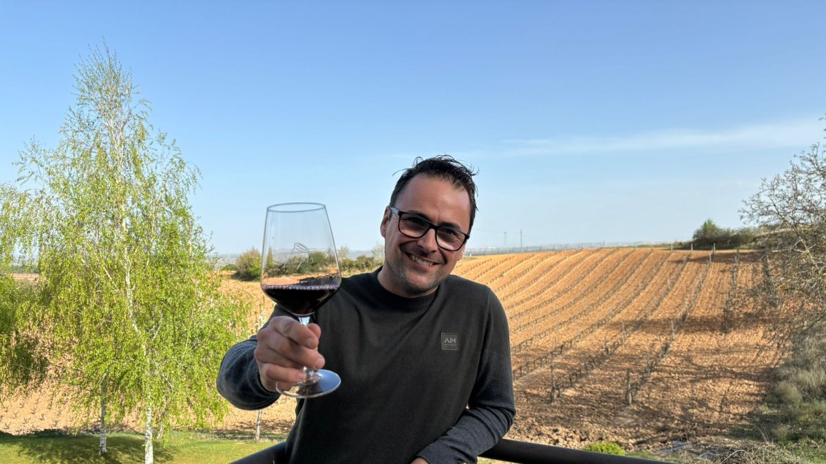 Antonio de la Fuente, presidente de la Asociación de Enólogos de la Ribera del Duero (Enoduero), vigila de cerca el estado de las viñas en toda la DO.