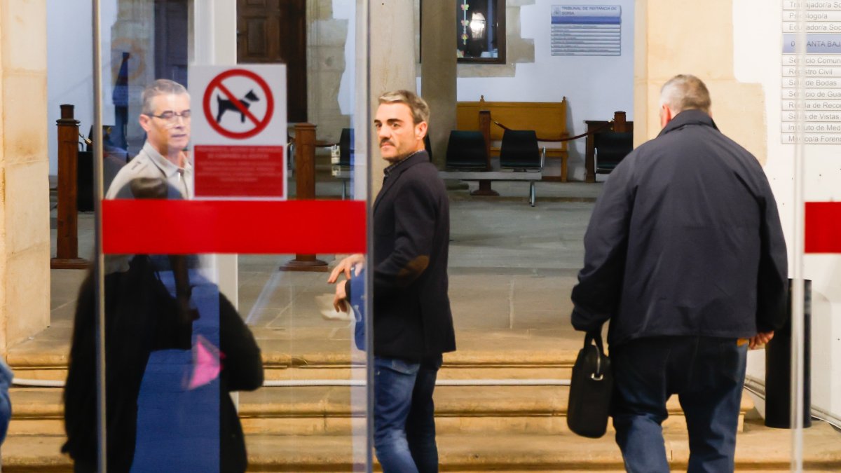 Los abogados del crimen de Matamala llegan a los juzgados de Soria.