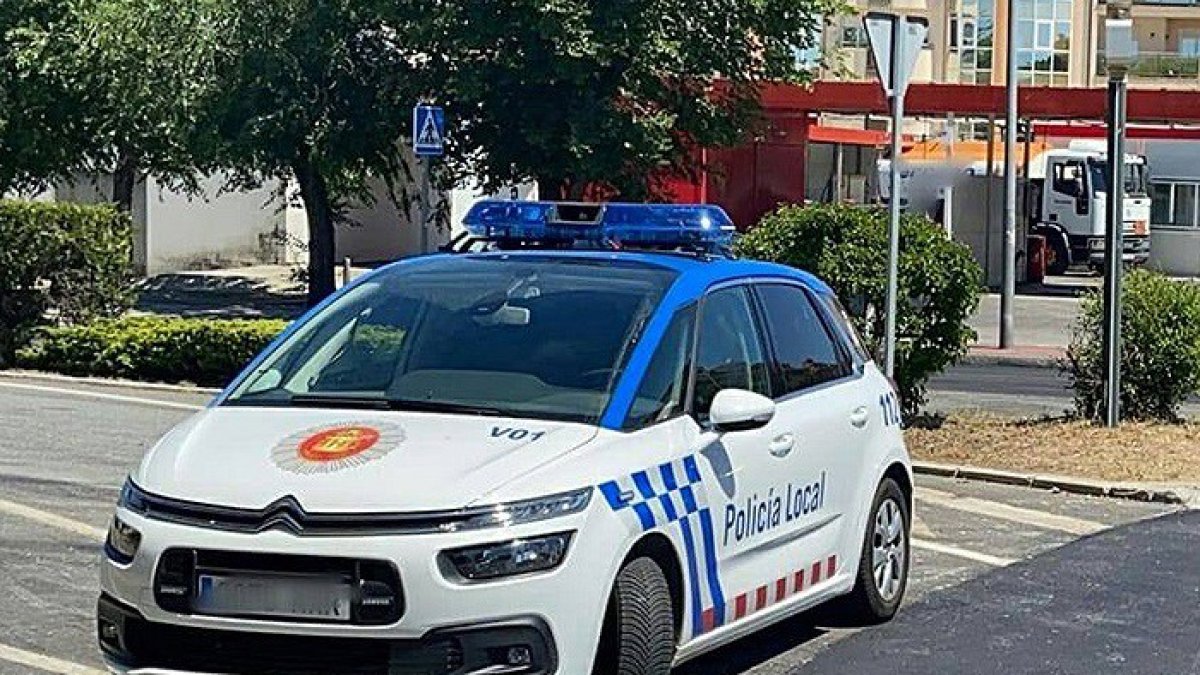 Imagen de archivo de un coche de la Policía Local de Ávila.