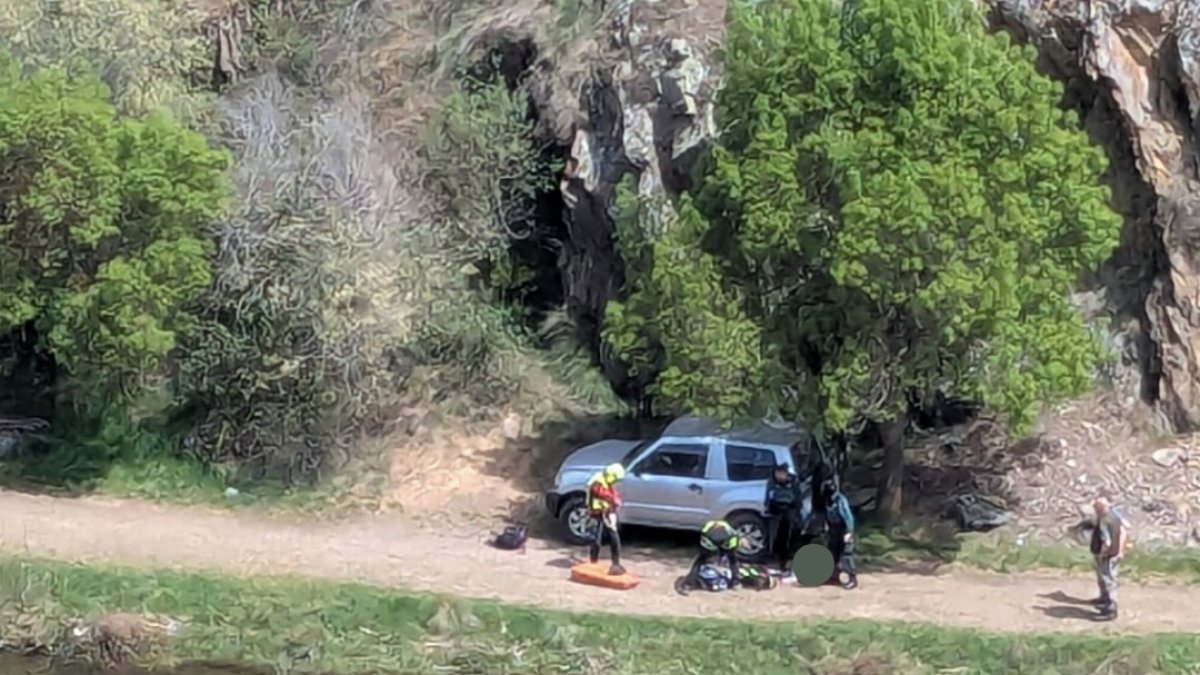 Rescate a un hombre herido en el embalse de Selgas de Ordás, en Carrocera (León).