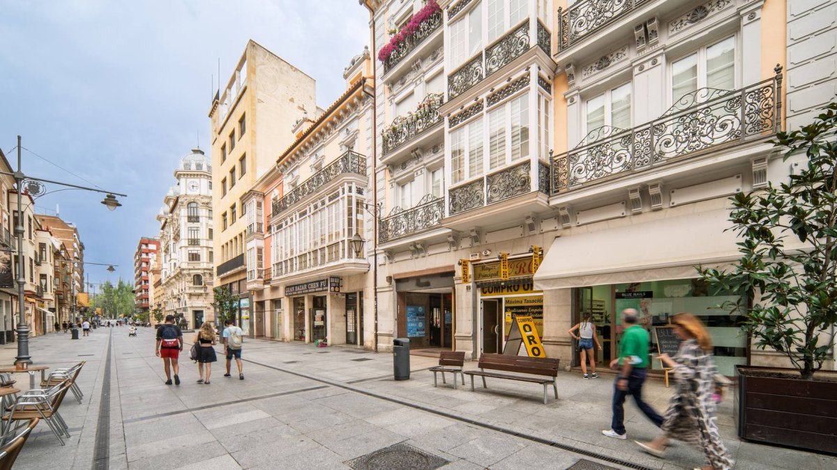 El cambio de tiempo en Palencia se percibe en el aire antes que en el cielo, gracias al olor a café