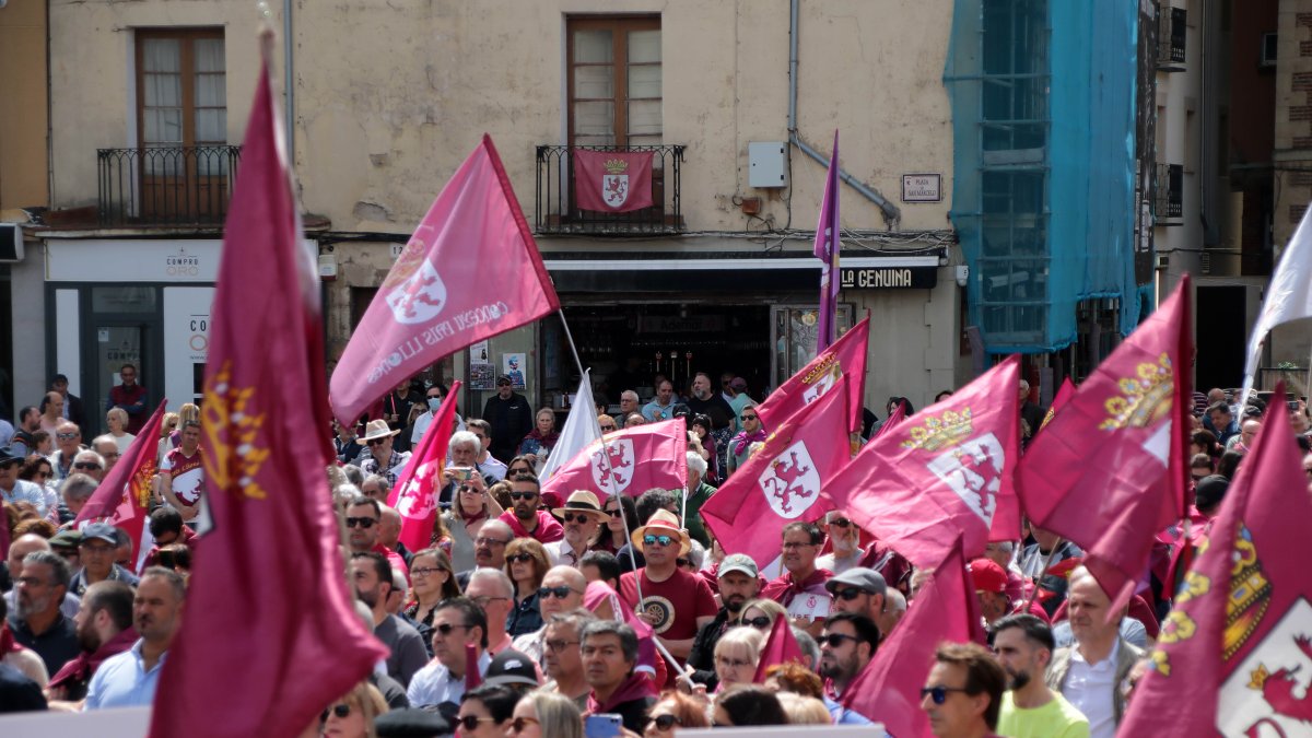 León acoge el V Camino a la Libertad organizado por Conceyu País Llionés y Xuntanza Llionesista
