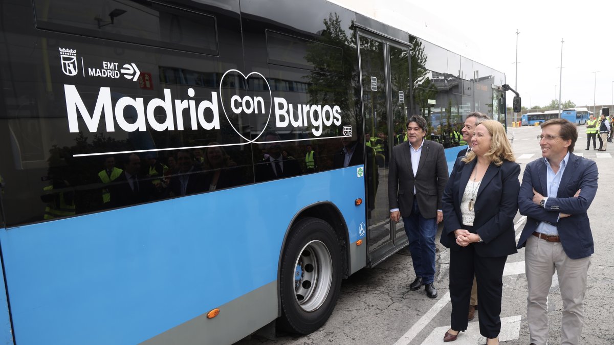 Acto de entrega de 40 autobuses de la ciudad de Madrid a Burgos