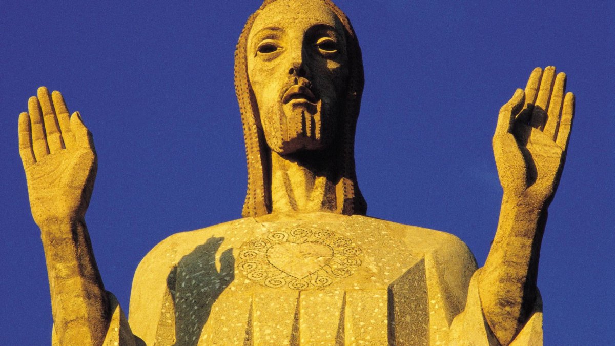 Primer plano del Cristo del Otero, la imponente escultura de Victorio Macho que domina el skyline de Palencia con su gesto protector