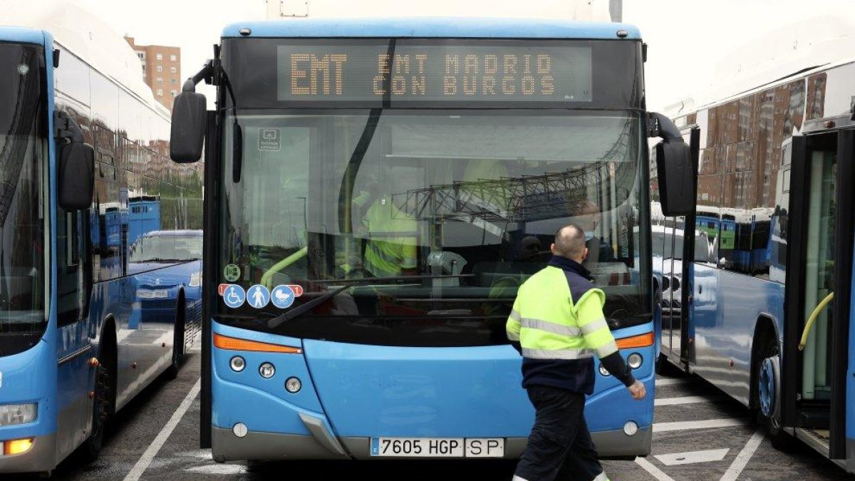 Acto de entrega de 40 autobuses de la ciudad de Madrid a Burgos.