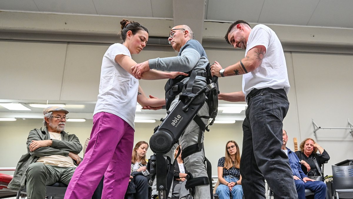 Aspaym Castilla y León desarrolla una demostración de exoesqueleto robótico para rehabilitación neurológica