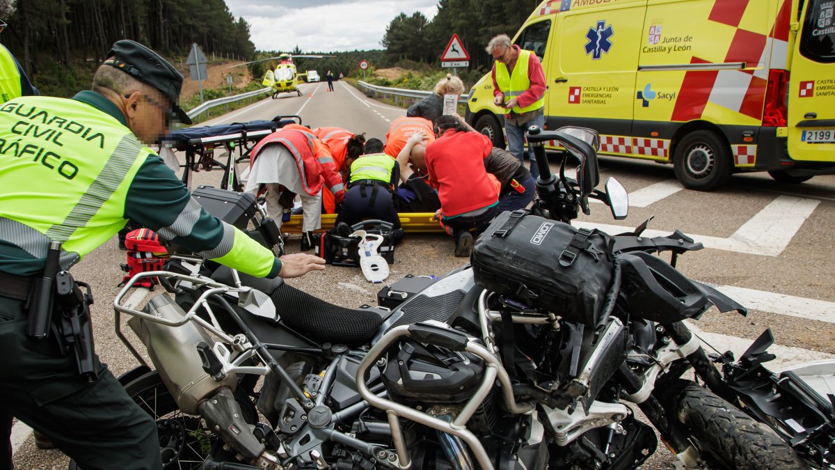 Un herido grave en una colisión entre una moto y un turismo en el pk 43 de la CL-526, en El Payo (Salamanca).