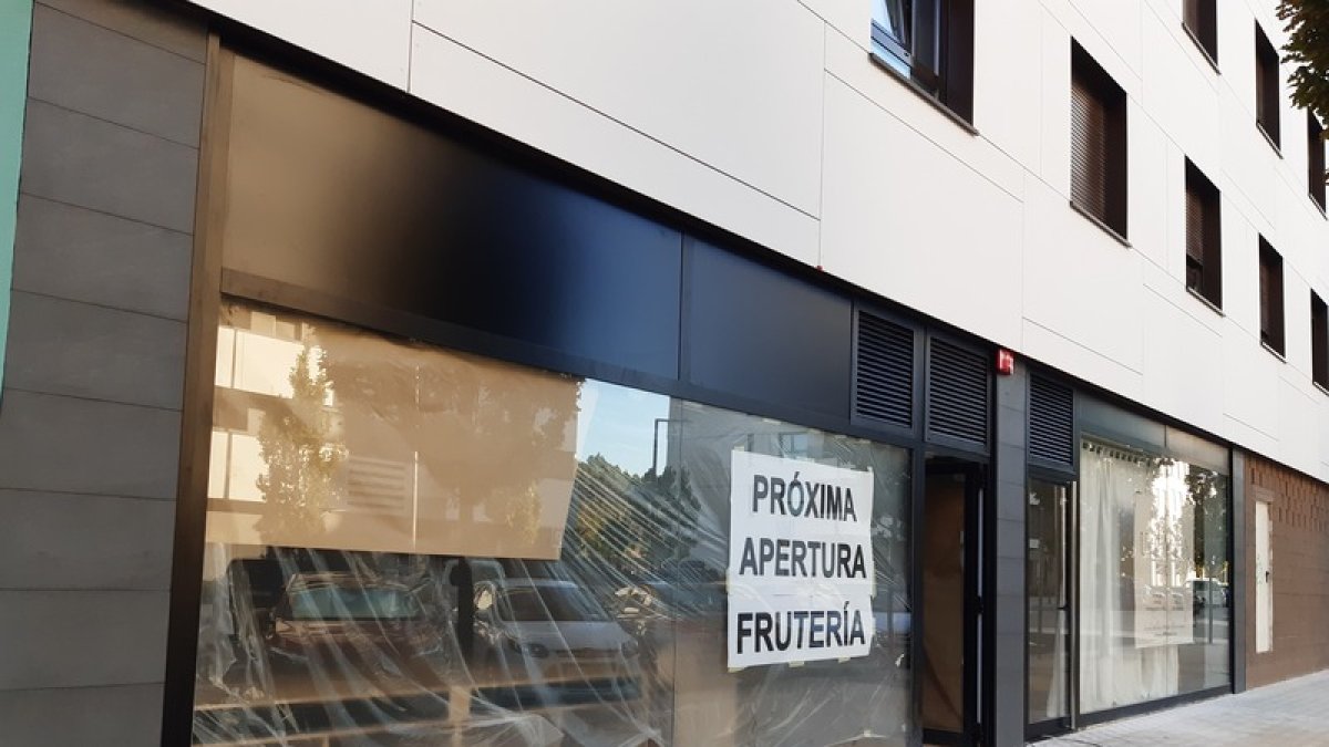 Comercio con el anuncio de próxima apertura.