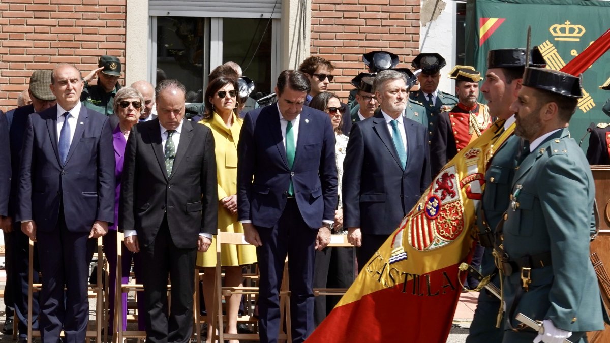 El general Miguel Sánchez Guerrero, y el delegado del Gobierno en Castilla y León, Nicanor Sen Vélez, presiden el acto de conmemoración del 182 aniversario de la Fundación de la Guardia Civil