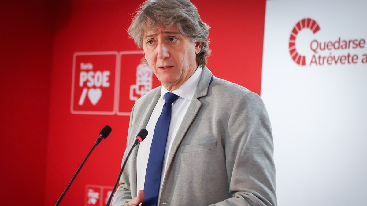 El Secretario regional del PSOE, Carlos Martínez.
