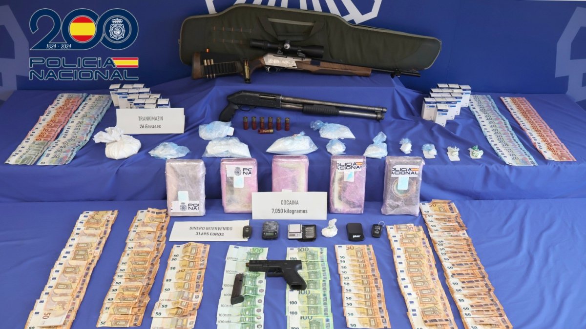 Dinero, droga y armas intervenidas en la operación 'Gallery' en Salamanca.