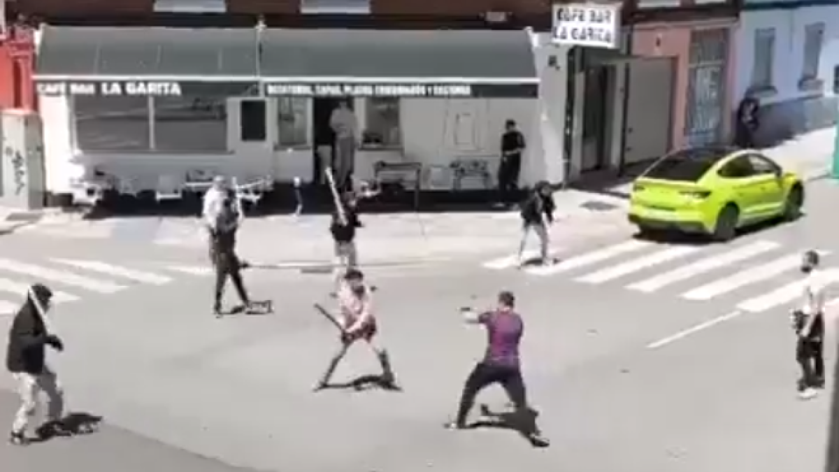 Pelea entre los ultras de Éibar y la Cultural Leonesa en León