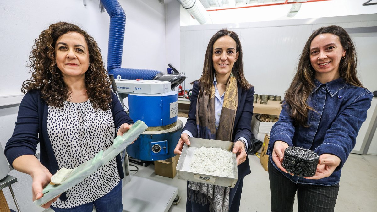 Marta Skaf, Vanesa Ortega y Chaimae Mourou, investigadoras del grupo SUCONS de la UBU.