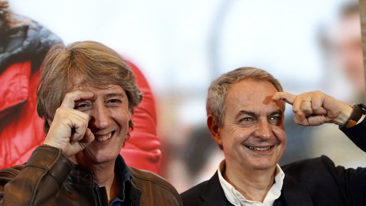 Carlos Martínez y José Luis Rodríguez Zapatero, en una imagen de archivo durante un mitin en León en la pasada campaña de las autonómicas.