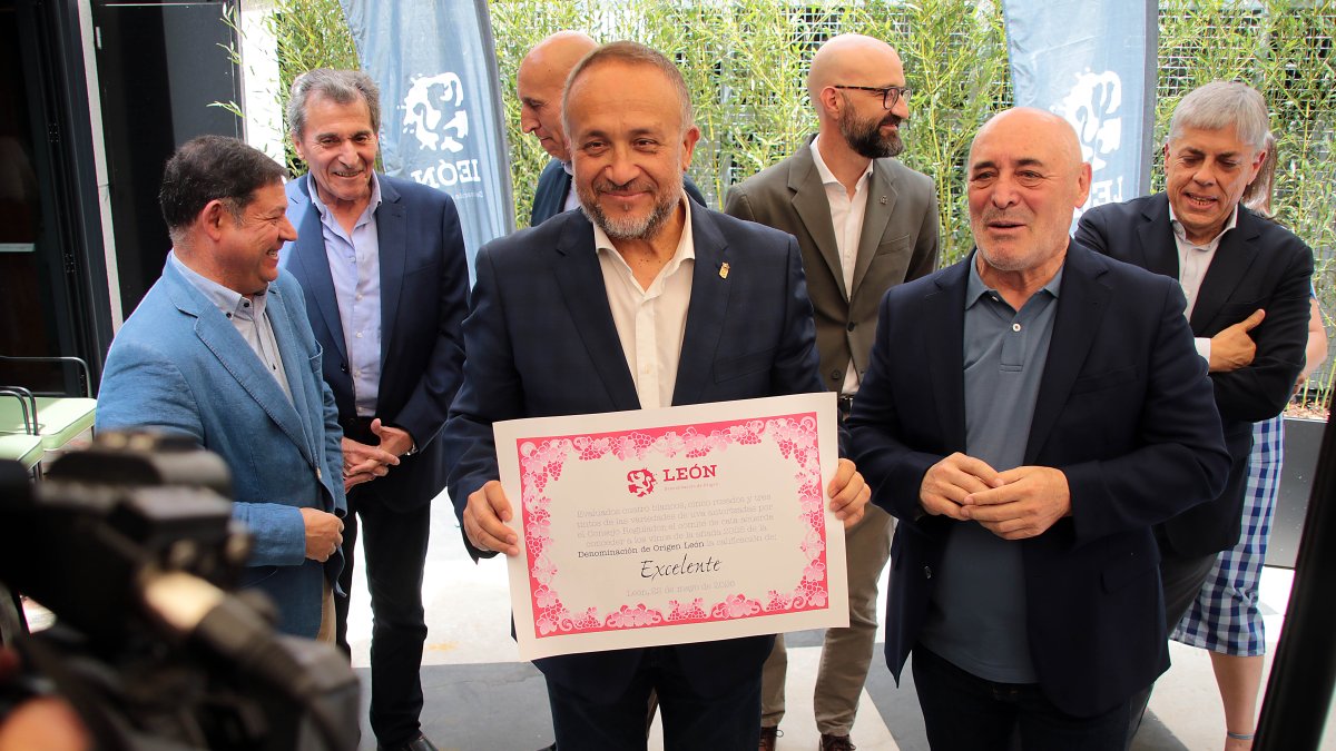 Lectura del acta de calificación de los vinos de la añada 2025 de la Denominación de Origen León, con la asistencia de numerosas autoridades
