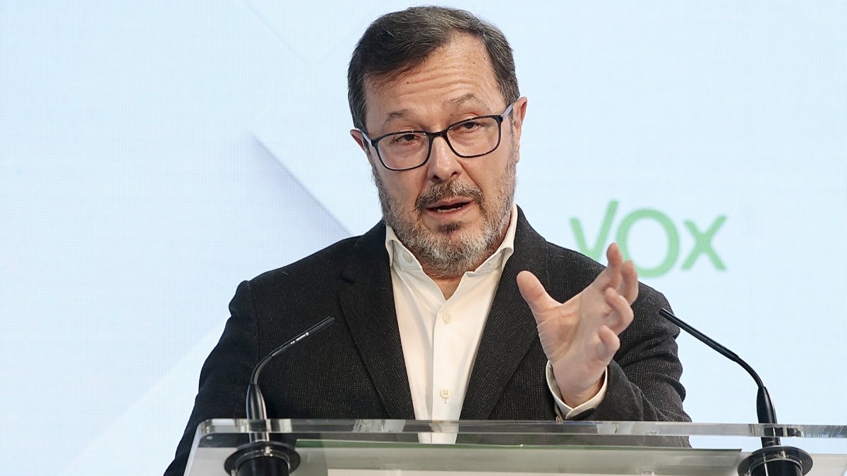 El portavoz de VOX , José Antonio Fuster, durante la comparecencia en rueda de presa.