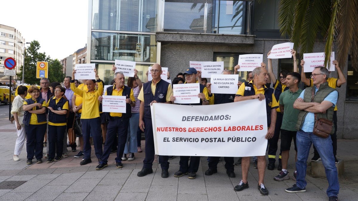 Trabajadores de Correos de Ponferrada denuncian deficiencias en el servicio