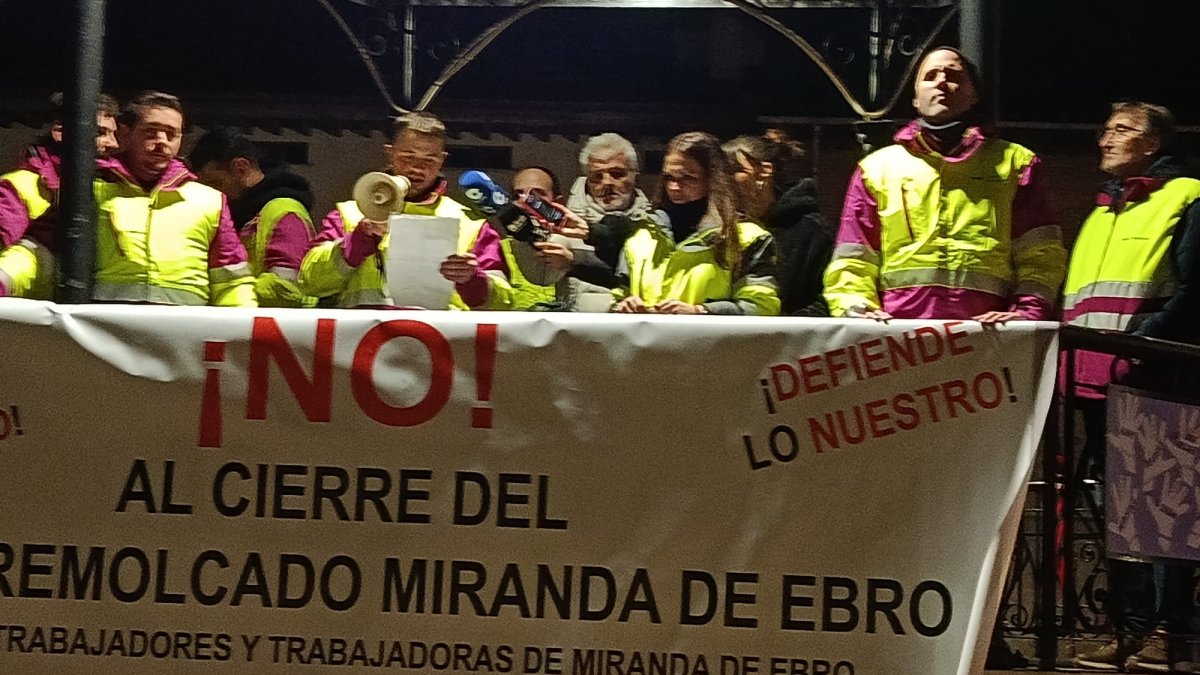 Imagen de una movilización contra el cierre del taller de Remolcado en Miranda de Ebro.
