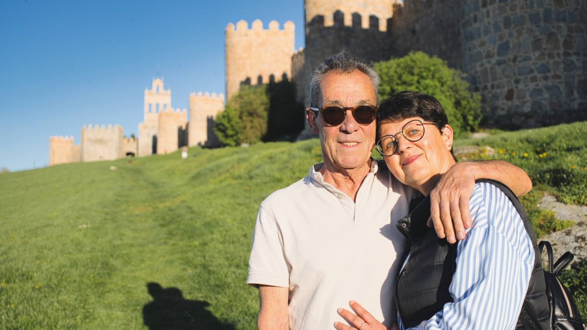 La Muralla de Ávila suele convertirse en una de las primeras paradas para quienes visitan la ciudad, un plan que muchos abulenses acompañan después con un chuletón.