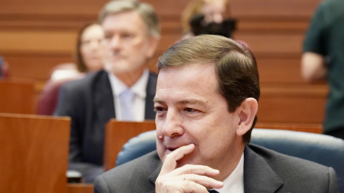 Alfonso Fernández Mañueco durante el pleno de constitución de las Cortes.- ICAL