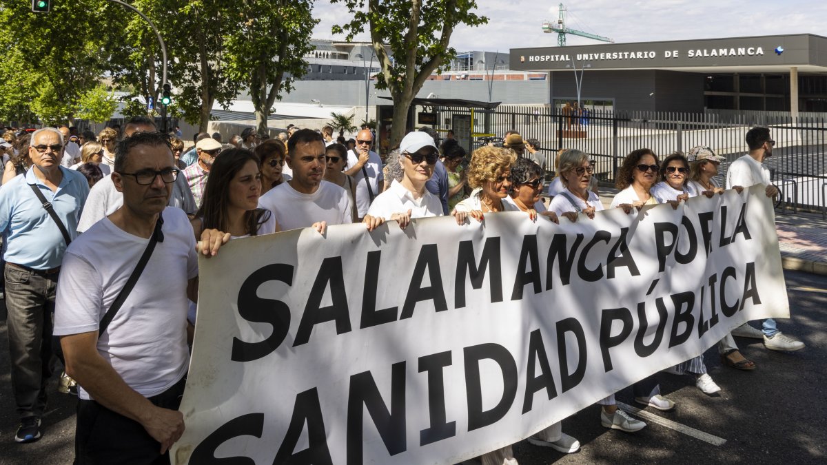 Marcha en Salamanca para exigir mejoras en el ámbito sanitario.