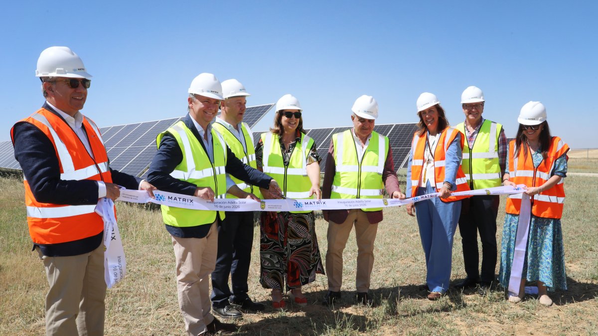 Acto de inauguración de la Planta Fotovoltaica ‘Adelfa Solar’.