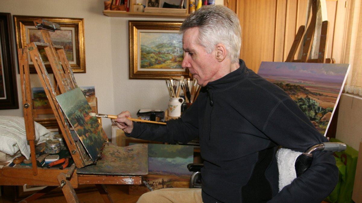 La exposición abarca 30 años de trayectoria del pintor fallecido en agosto de 2025 y está organizada por la Asociación de Artistas Plásticos Palentinos Thieldón