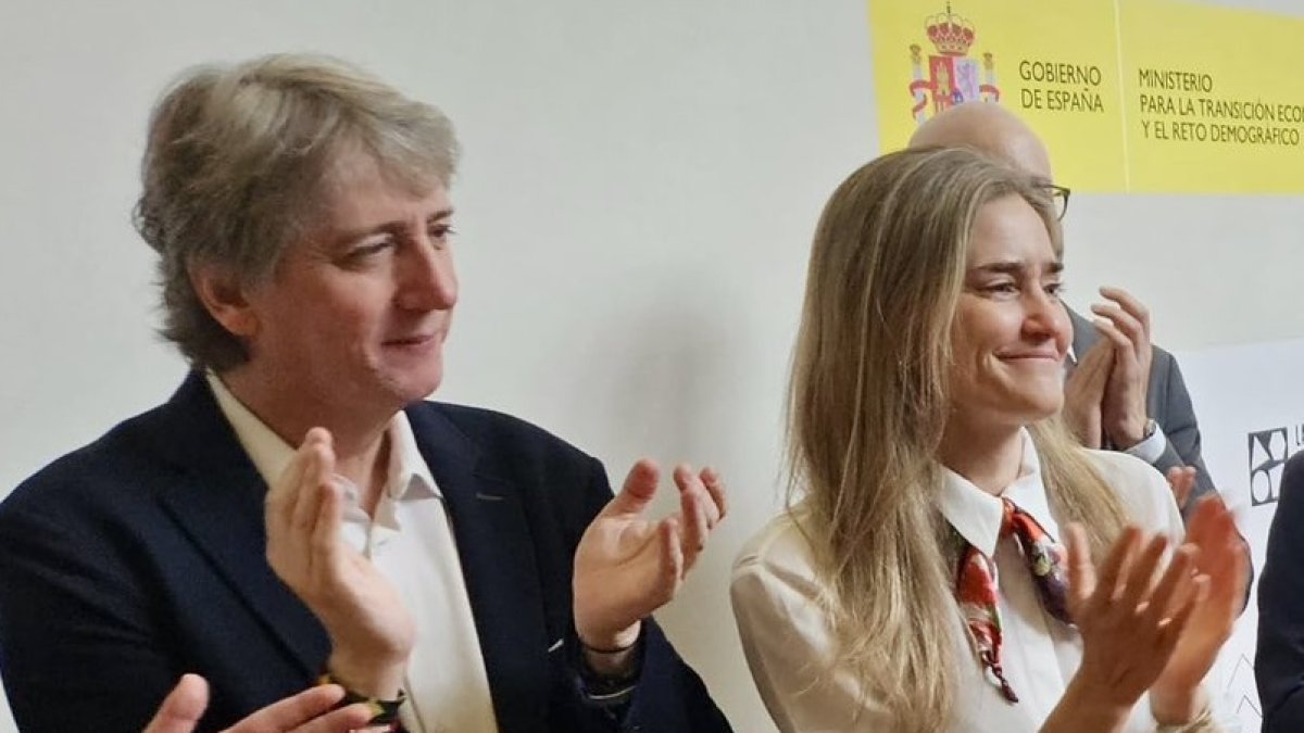 Carlos Martínez y la ministra Sara Aagesen, este sábado en Ponferrada durante el homenaje a Nevenka Fernández.