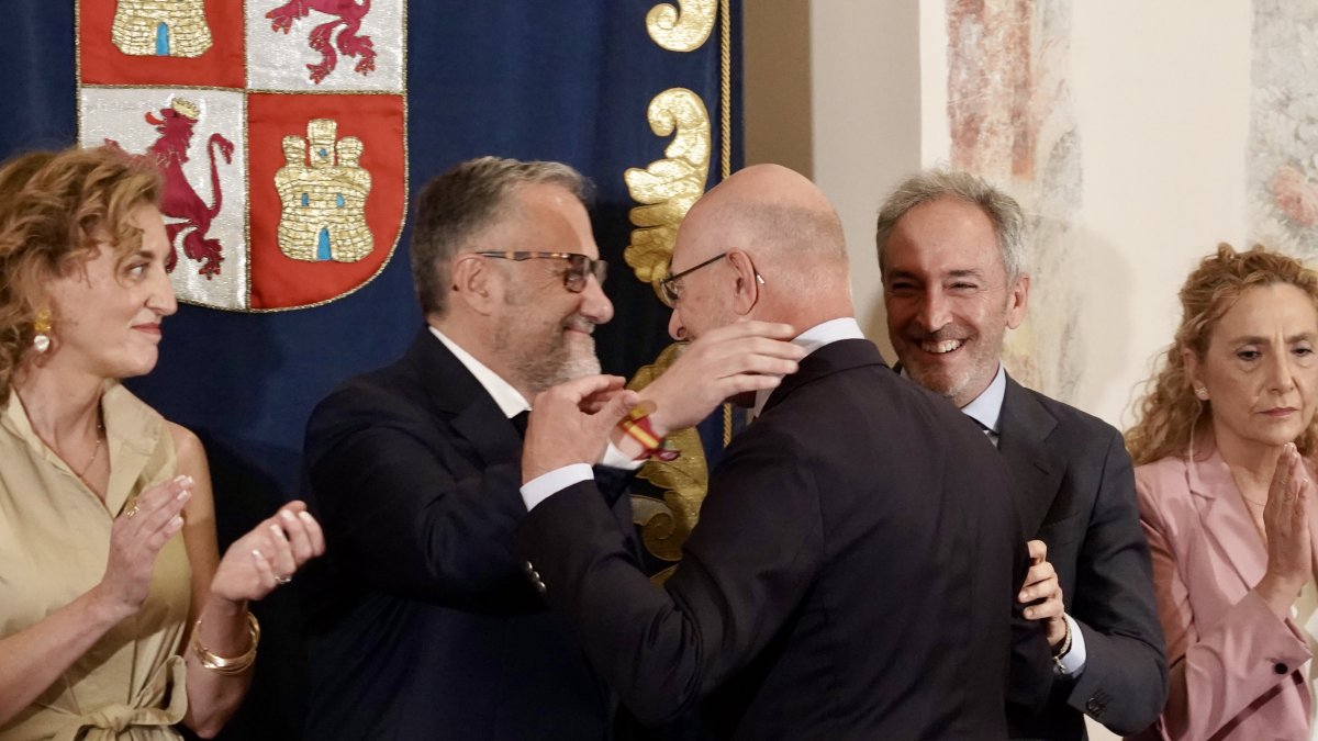 El vicepresidente primero de la Junta preside la toma de posesión de los nuevos altos cargos de las consejerías de Educación y de Cultura, Turismo y Deporte.