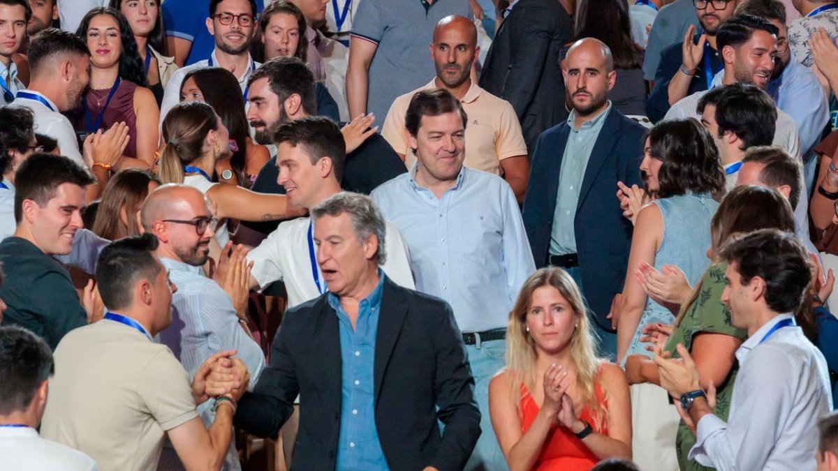 Feijóo, Fanjul, Dancausa y Mañueco durante la clausura del congreso de Nuevas Generaciones en Valladolid.