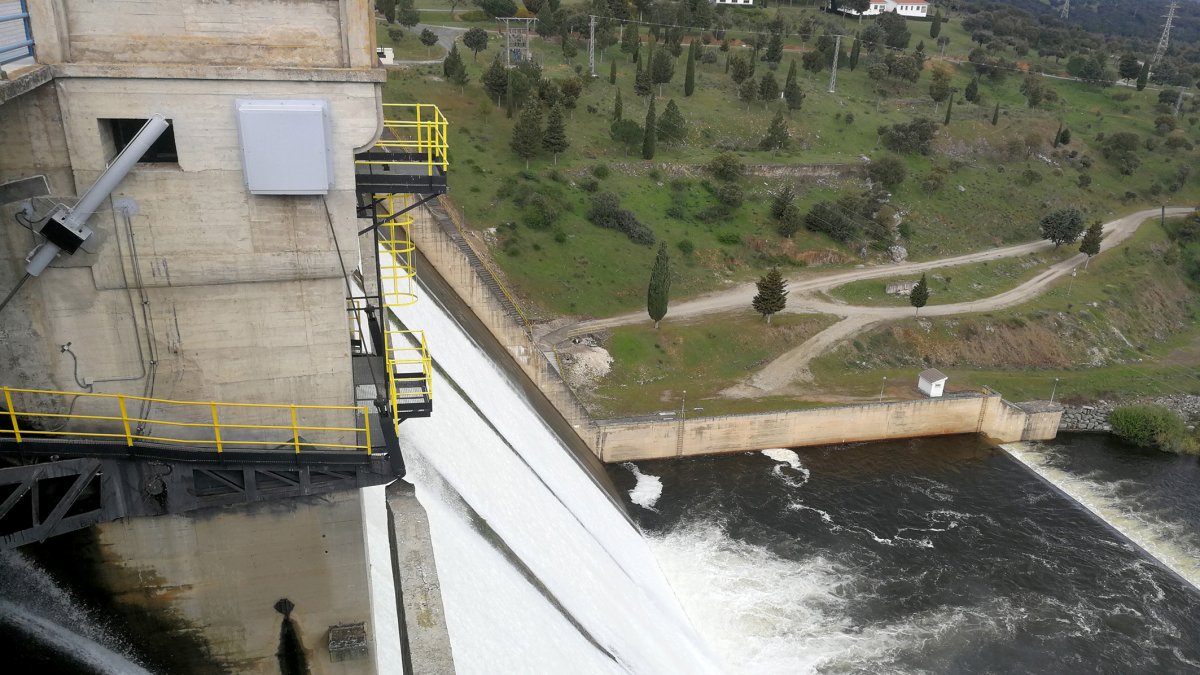 Embalse salmantino de Santa Teresa que gestiona la Confederación Hidrográfica del Duero.