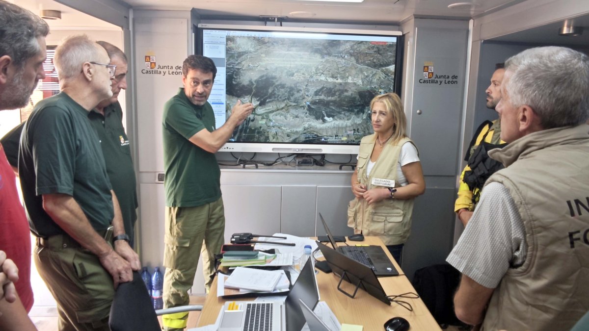 Puesto de mando en Arcones para combatir el fuego de Mierla