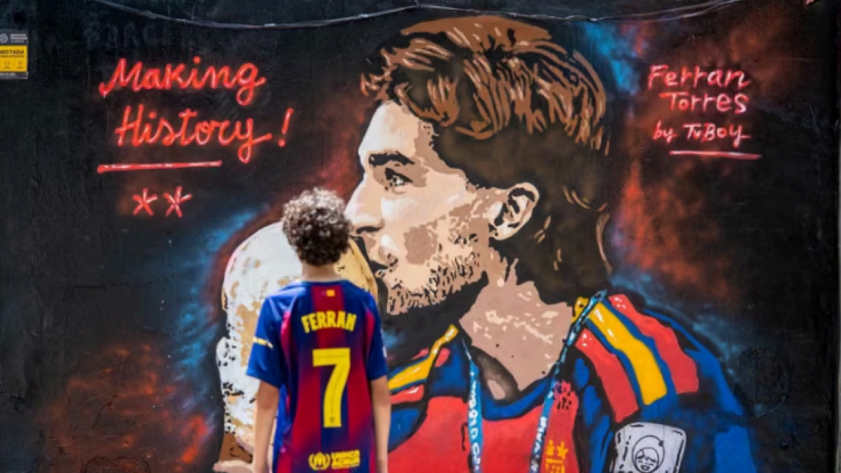 Mural del artista Tvboy antes de ser vandalizado.