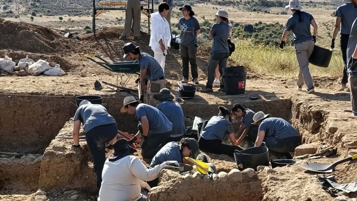 Excavaciones en el yacimiento de Castro de los Judíos.