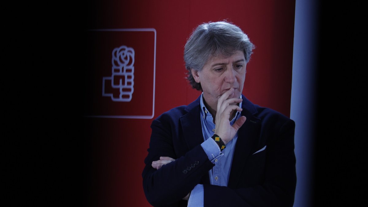 Carlos Martínez Mínguez en la sede del PSOE de Soria.