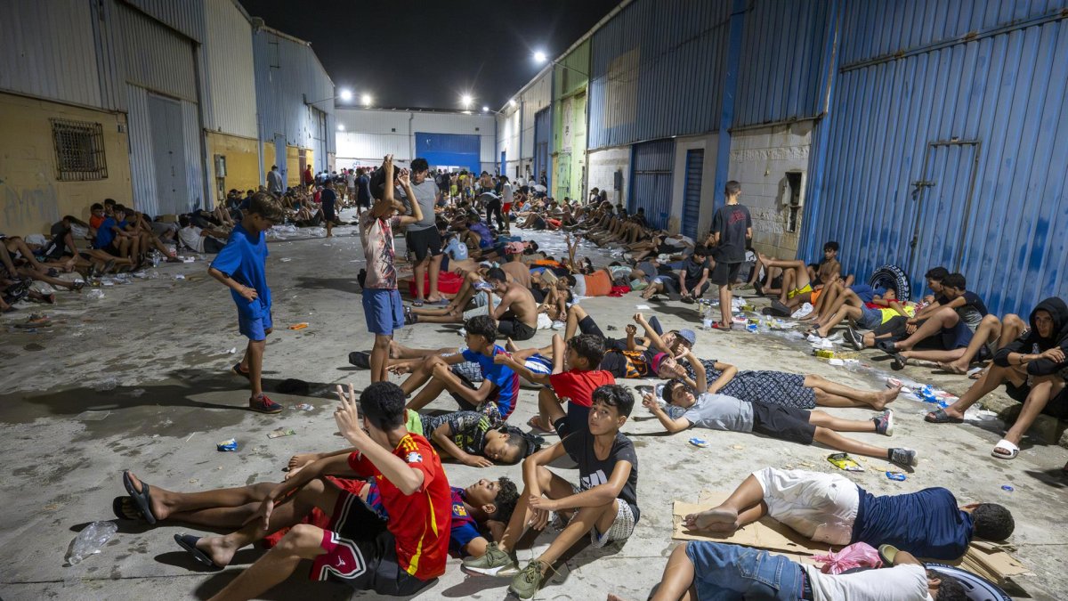 Menores migrantes que cruzaron la frontera de Marruecos a Ceuta.