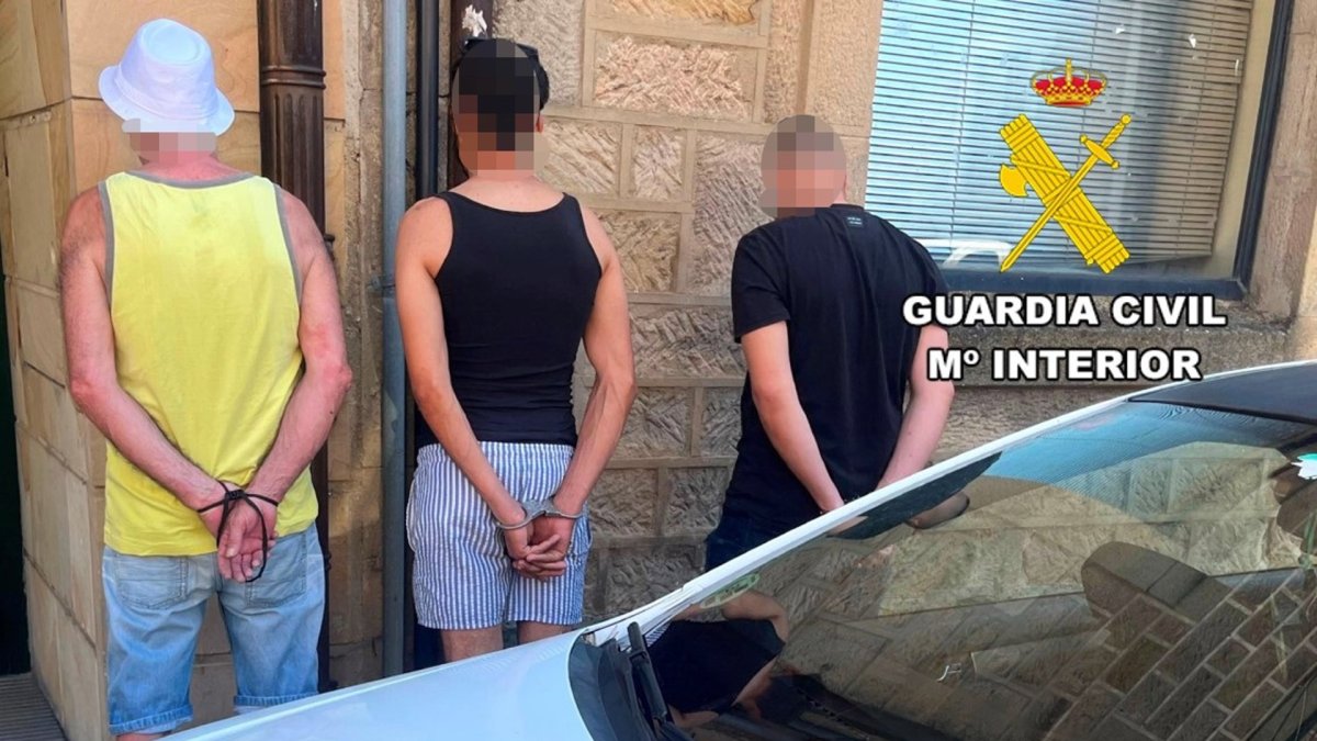 Los tres detenidos en Burgos tras registrarse el vehículo