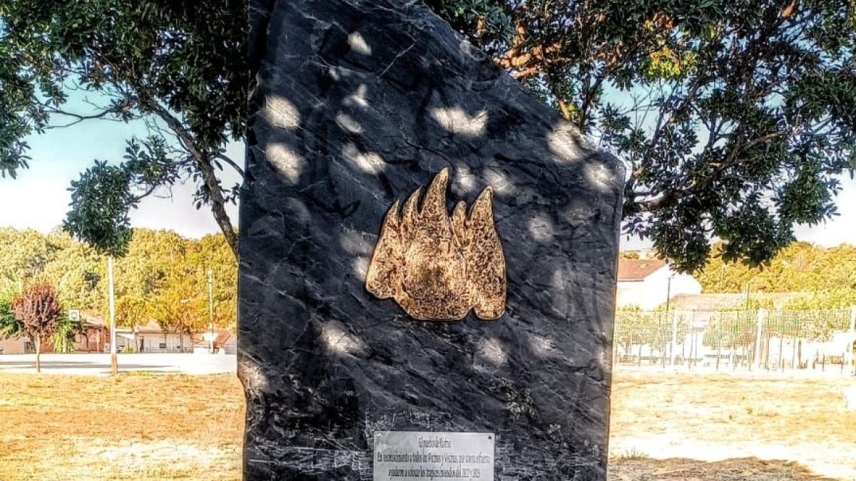 El municipio de Riofrío de Aliste (Zamora) dedica cuatro monolitos a los voluntarios que lucharon contra los incendios de la Sierra de la Culebra