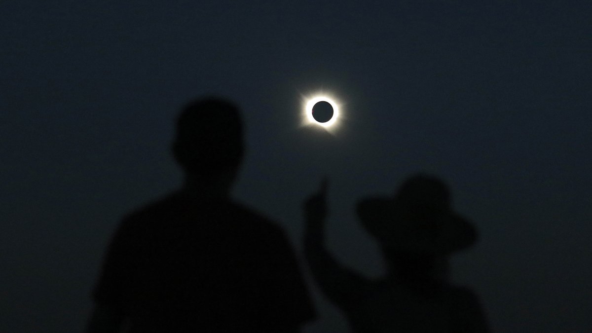 Eclipse total de sol sobre León