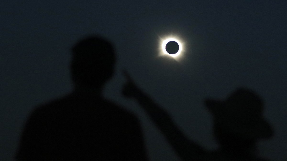 Eclipse total de sol sobre León