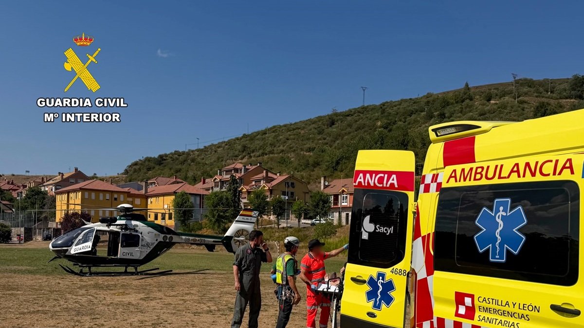 Un momento del rescate en Oseja de Sajambre (León)