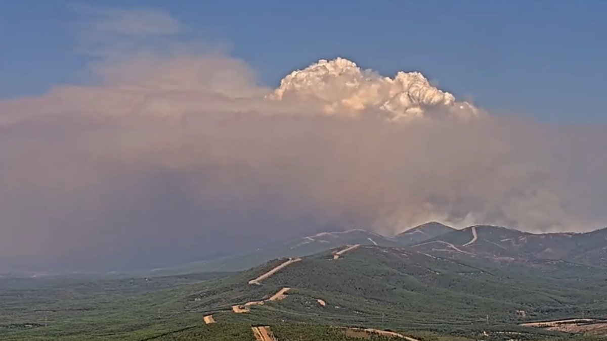 El incendio de Las Hurdes en Extremadura salta a Salamanca