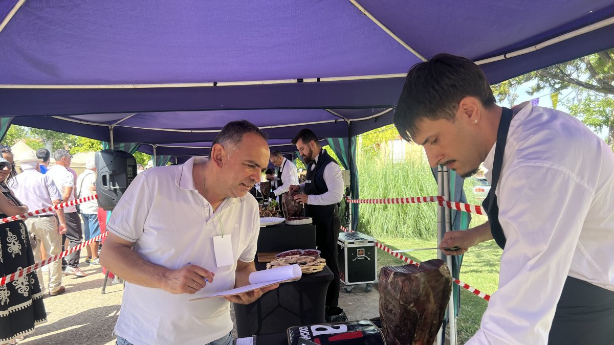 Momento del Campeonato autonómico de cortadores de cecina 'Agustín Risueño'.