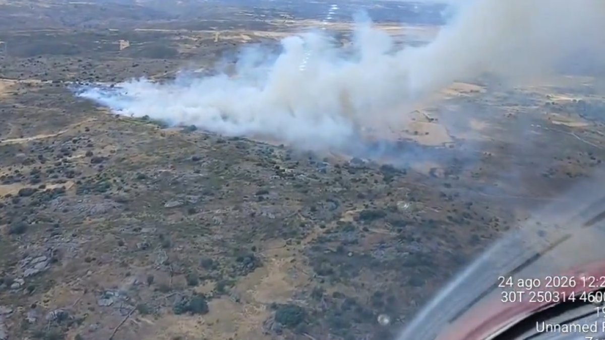 Vista aérea del incendio de Villalcampo (Zamora).