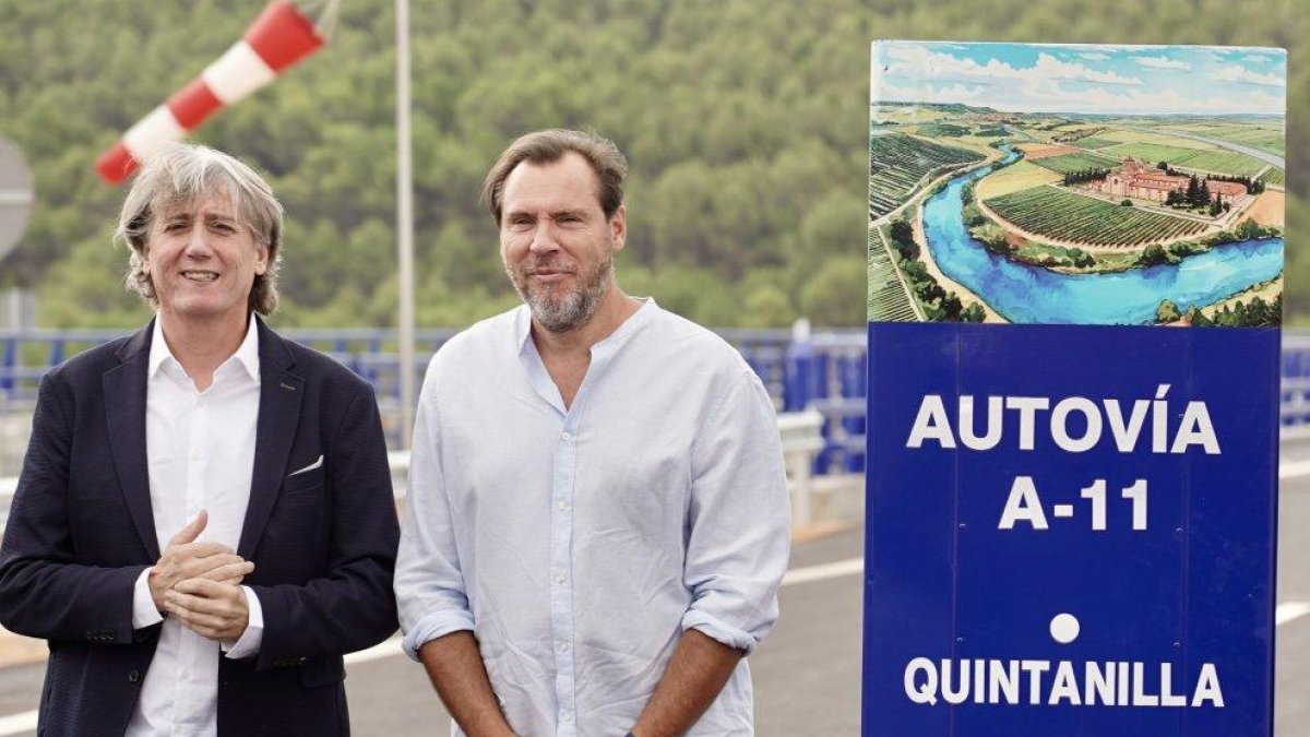 Carlos Martínez y Óscar Puente en la inauguración de dos tramos de la A-11.