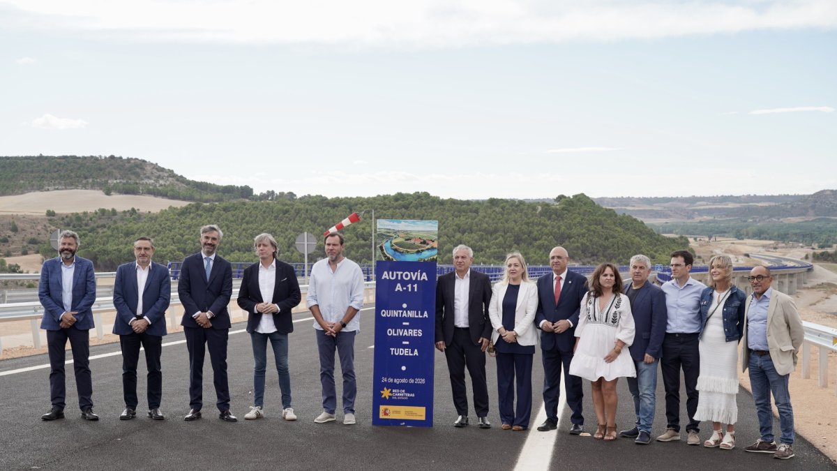 UN MOMENTO DE LA INAURACIÓN DEL TRAMO DE LA A-11