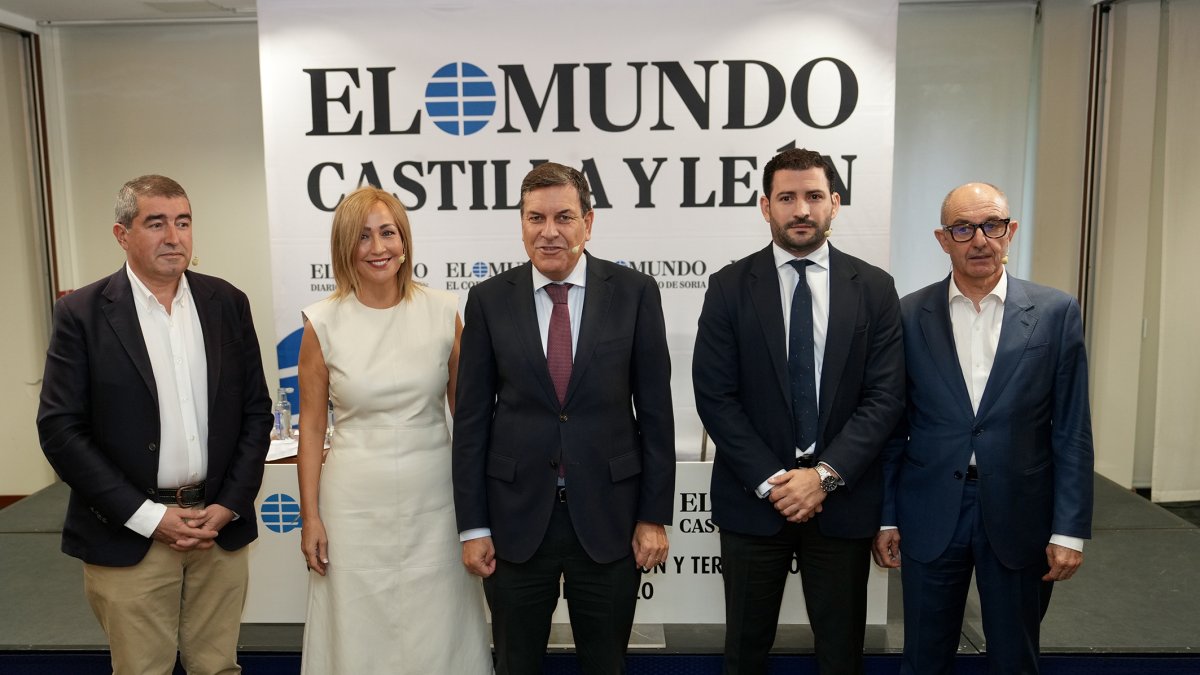 Pablo Lago, María Belén Hernández, Carlos Fernández Carriedo, Pedro Pisonero y Fernando Llera, durante el Club de Prensa de El Mundo de Castilla y León.