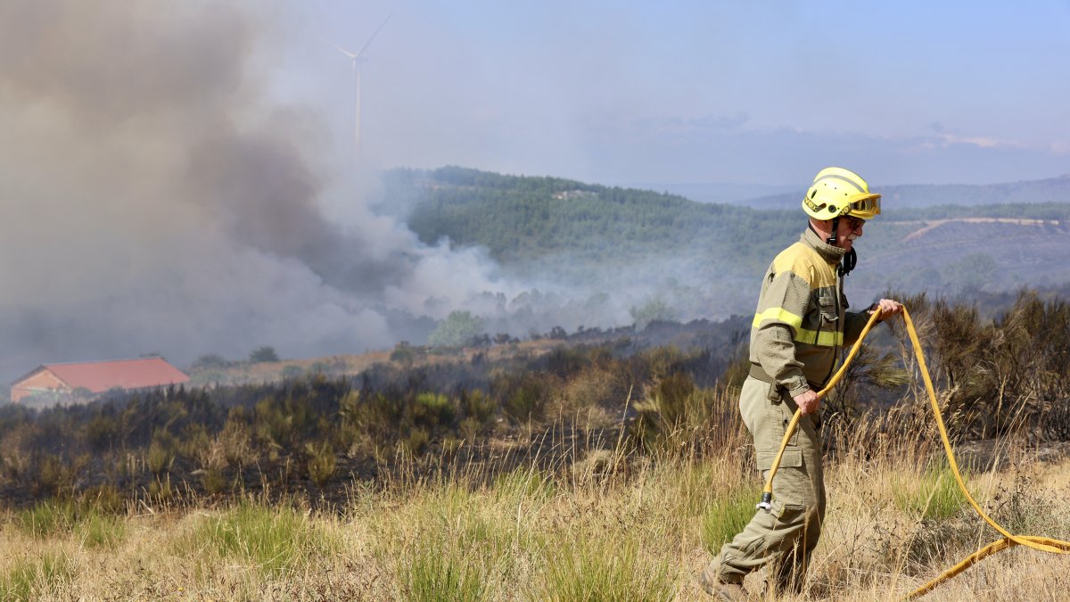 Incendio forestal de Murias de Ponjos (León).