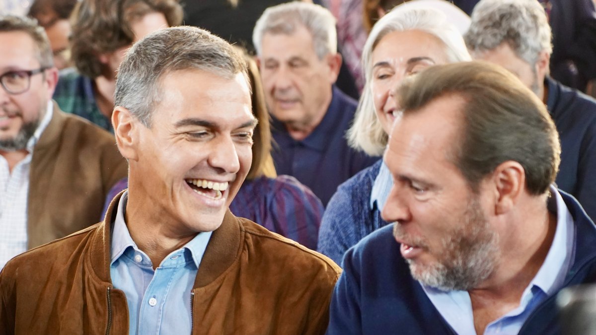 Pedro Sánchez y Óscar Puente en la Cúpula del Milenio