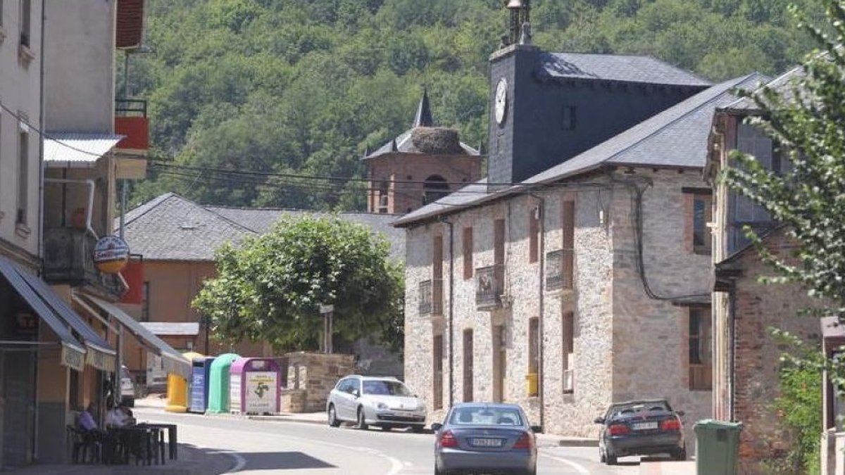Una calle de Priaranza del Bierzo, en una imagen de archivo